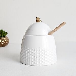 🍯 White Ceramic Honey Pot Jar with Lid & Wooden Dipper Beehive Honeycomb Design